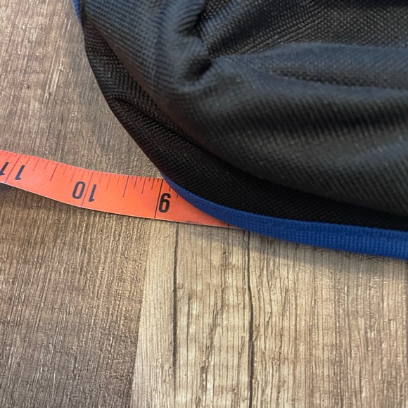 Everest Cross Body Canvas Bag - Picture 9 of 12